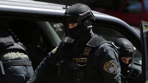 Tuzlak pripadnicima FUP-a prijetio automatskom puškom!