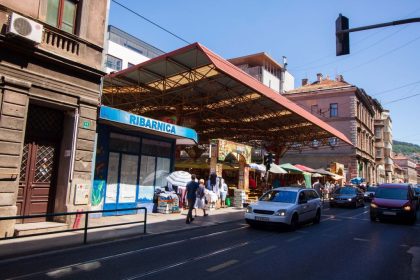 Muškarac povrijeđen u obrušavanju fasade kod pijace Markale u Sarajevu!