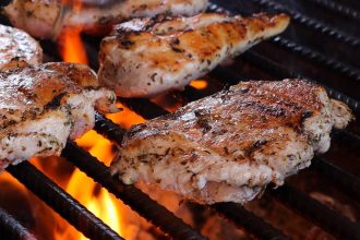 Roštiljali u dnevnoj sobi