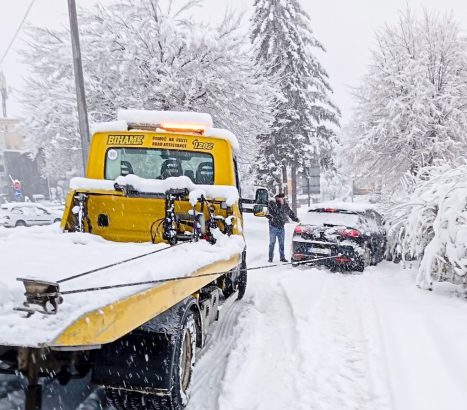 Snijeg uzrokovao probleme u saobraćaju