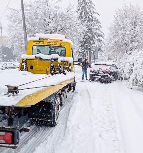 Snijeg uzrokovao probleme u saobraćaju