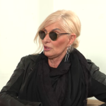 Cakana bez dlake na jeziku o kolegici