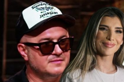 Jovana Pajić i Aleksandar Cvetković, poznatiji kao Sale Tropiko, i zvanično su se razveli. Iako su Jovana i Sale nekada važili za jedan od najskladnijih parova na domaćoj javnoj sceni, njih dvoje već godinama ne žive zajedno, a sada je njihov razlaz dobio i konačan, pravni epilog. Nakon pet godina razdvojenog života formalizacija razvoda bila je samo pitanje vremena. Da se proces privodi kraju, nagovijestio je nedavno i sam pjevač. – Evo neki dan smo slavili 14 godina braka. Uskoro ćemo se papirološki razvesti, ali mi smo i dalje u braku – izjavio je Sale Tropiko nedavno i šokirao javnost.