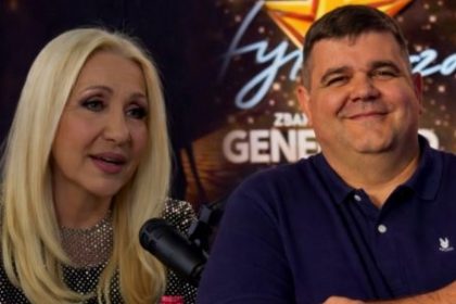 Legendarna pjevačica Vesna Zmijanac nedavno je otkrila da je u jednom trenutku ozbiljno razmišljala da se povuče sa velike koncertne scene, smatrajući da je nakon stotina solističkih nastupa gotovo sve otpjevala. Ipak, kako je priznala, upravo ju je Saša Mirković nagovorio da napravi korak više i održi spektakl u Beogradskoj Areni, iako je u početku smatrala da je to preveliki izazov. Vesna je gostovala u podkastu kod Bokija 13, inače člana žirija muzičkog takmičenja „Hype Zvezde“ na Hype televiziji. U jednom trenutku u emisiju se uživo uključio i čelnik Hype imperije, Saša Mirković, koji je pozdravio sve gledaoce iz Beograda, Makedonije i širom Balkana. Mirković je ovom prilikom objasnio kako je uspio da nagovori Vesnu Zmijanac da konačno zakaže koncert u Beogradu. – Uspio sam da je nagovorim, tako što sam joj objasnio da je ovo samo uvertira i jedno razigravanje cijele turneje koju ćemo da završimo na nekom većem prostoru, recimo na Ušću! Eto za jedno godinu i po dana da napravimo jedno veliko Ušće i spektakl koji još nije viđen – započeo je Mirković, dok je Vesna sve pomno slušala sa oduševljenjem. – Mi ne radimo fejk Arene, sa zamračenim nivoima 400, sa barskim stolovima, crnim zavjesama…. Ovo je klasična Arena gdje bude 20.000 ljudi i to je to. Nema foliranja, ono kao radim 7 Arena, pa nam se poslije neke druge ili treće slomi noga, pa se otkažu ove druge. Na pitanje Bokija 13 šta je to Saša Mirković imao, a što drugi producenti nisu imali koji su Vesni nudili organizaciju koncerta, pjevačica je u jednom dahu rekla: -M*da – što je voditelja na trenutak šokiralo, pa je najavio muzički blok.