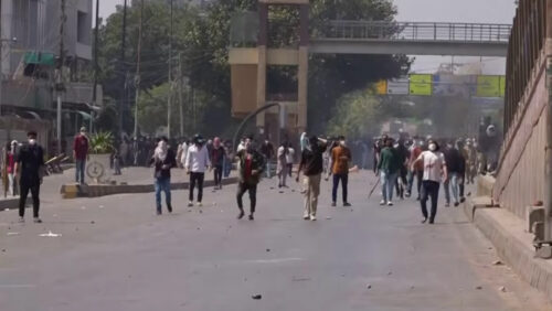 STOTINE DEMOSTRANATA PROVALILO U AMERIČKI KONZULAT