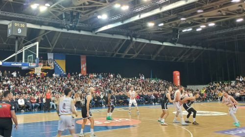 STUDENTI SE OBRUKALI U PREPUNOJ ZETRI!