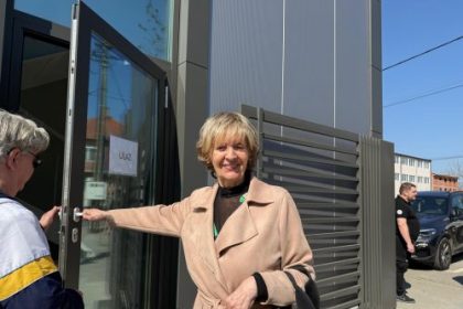 Lepa Lukić vidno raspoložena!