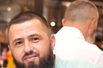 Sead Bihorac iz Novog Pazara gradi kuću komšiji pravoslavcu