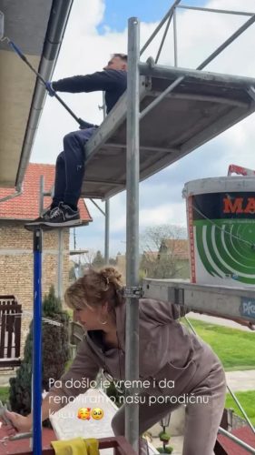TEODORA DŽEHVEROVIĆ RENOVIRA PORODIČNU KUĆU U KAČAREVU!