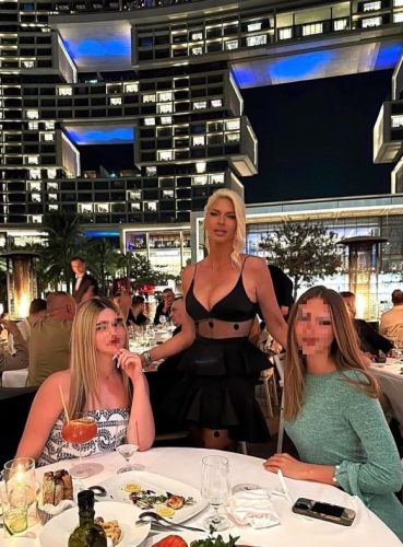 Karleuša kćerkama brani da rade što i njihove drugarice