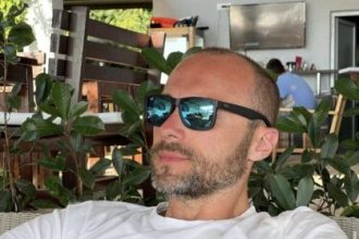 Aca Sofronijević suprugu i kćerku izveo iz porodilišta!