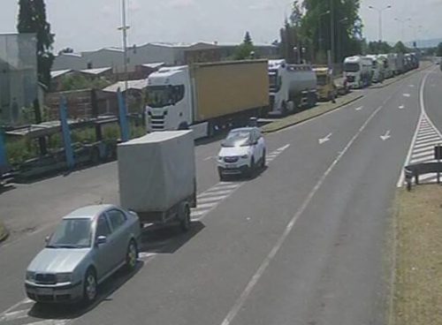 Velike gužve na graničnim prelazima