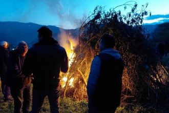 Prvomajske vatre gorjele širom BiH
