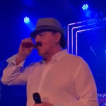 Haris Džinović na nastupu utučen