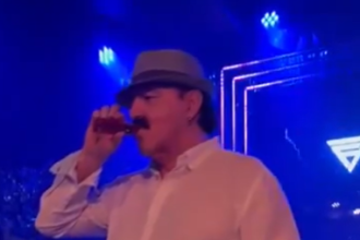 Haris Džinović na nastupu utučen