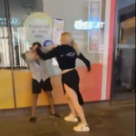 Pokušao djevojci ukrasti torbicu, pa dobio batine!