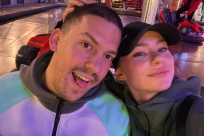 DJEVOJKA BAKE PRASETA U TAN*AMA!