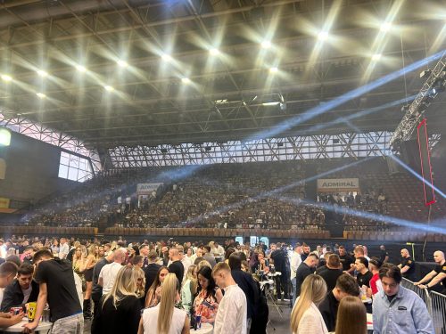 Spektakl u Tuzli: Aca Lukas večeras nastupa u Mejdanu