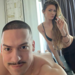 Baka Prase leži potpuno n*g, djevojka Milena sa špricem pored njega!