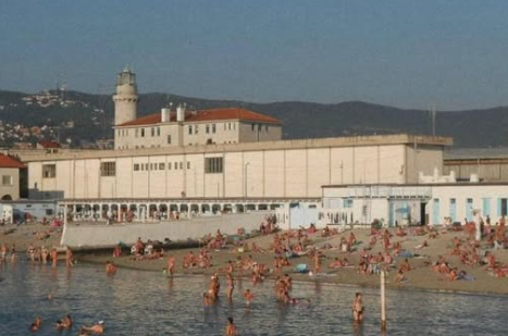 Plaža u Trstu već više od stotinu godina svojim pravilom zgražava turiste! 