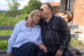 Halid Bešlić dobio spomen-obilježje na Knežak izvoru