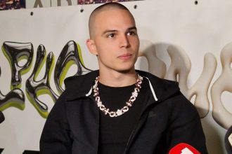 Vojaža razapeli na mrežama