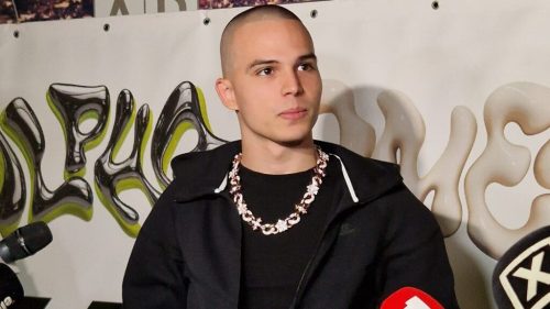 Vojaža razapeli na mrežama
