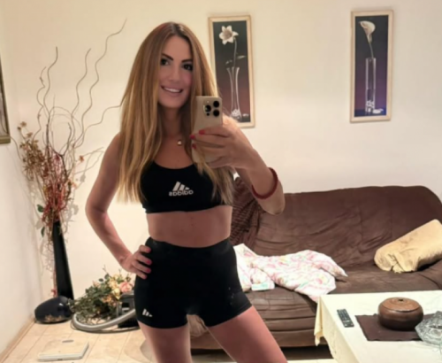 BIVŠA MODELSICA IZMIJENJALA SVE MOGUĆE POZE U KREVETU
