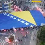 Najveća zastava BiH na ulicama Brčkog: Građani bakljadom i svečanim defileom pružili podršku Zmajevima!