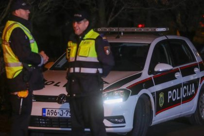 Podmetnula požar na Passatu