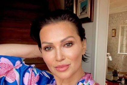 NINA BADRIĆ IMA 54 GODINE I NIJEDNU ESTETSKU OPERACIJU! Pokazala lice bez šminke i poručila: „Takva sam kakva sam!“