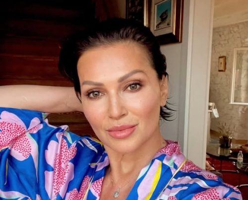NINA BADRIĆ IMA 54 GODINE I NIJEDNU ESTETSKU OPERACIJU! Pokazala lice bez šminke i poručila: „Takva sam kakva sam!“
