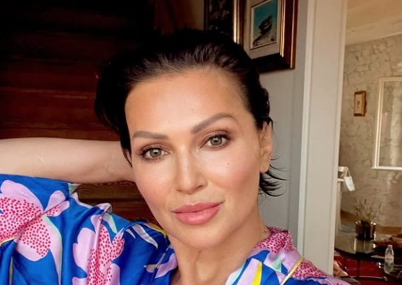 NINA BADRIĆ IMA 54 GODINE I NIJEDNU ESTETSKU OPERACIJU! Pokazala lice bez šminke i poručila: „Takva sam kakva sam!“