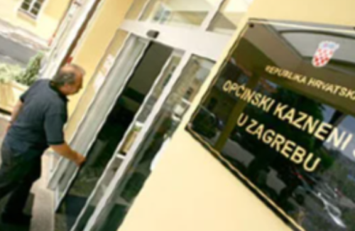 Profesor ucjenjivao učitaljicu