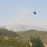 Helikopter OS BiH od ranih jutarnjih sati gasi požar na području Konjica!