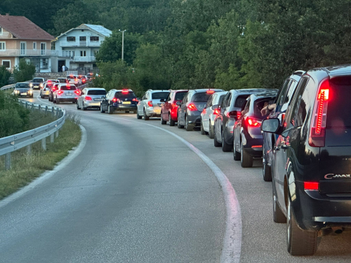 BIHAMK: Pojačana frekvencija vozila u gradskim zonama i na graničnim prelazima!
