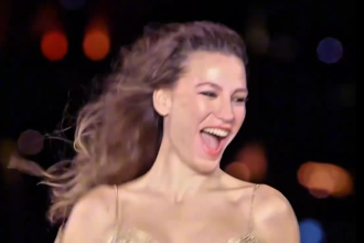 Serenay Sarikaya ukrala show u Parizu: Turska glumica zaplesala na modnoj pisti!