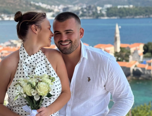 POZNATA INFLUENSERKA STALA NA LUDI KAMEN!