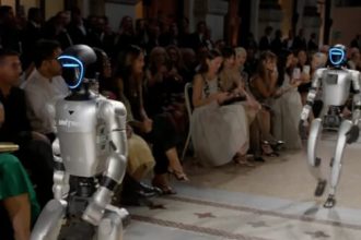 ROBOTI NA MODNOM SPEKTAKLU U MILANU!