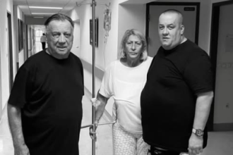 Dino Bešlić objavio jednu od posljednjih fotografija sa majkom! Njegove riječi cijepaju srce!