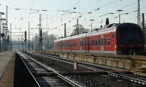 Bačena bomba kod željezničke stanice, dvoje povrijeđeno!