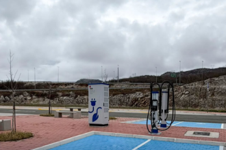 Vozač punio automobil pola sata, pa mu isporučili račun od 14.500 eura!