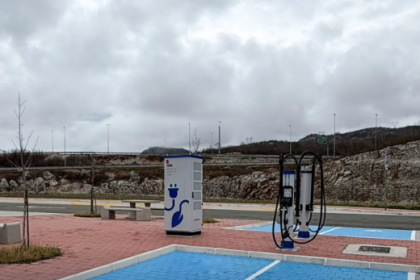 Vozač punio automobil pola sata, pa mu isporučili račun od 14.500 eura!