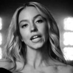 Sydney Sweeney pozirala u izazovnom izdanju!