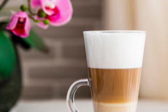 Šolja kafe sa najviše kalorija: Izbjegavajte ovaj napitak!