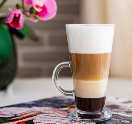 Šolja kafe sa najviše kalorija: Izbjegavajte ovaj napitak!