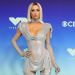 PARIS HILTON U SREBRU, PROREZI NA SVE STRANE!