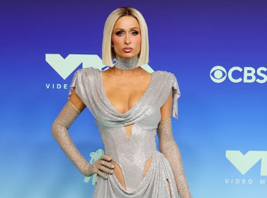 PARIS HILTON U SREBRU, PROREZI NA SVE STRANE!