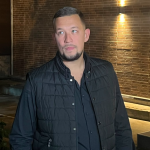 INCIDENT NA NASTUPU UROŠA ŽIVKOVIĆA! Pjevač pogođen pred svima, prekinuo sve i zagrmio: „Nemojte da glumite mangupe!“