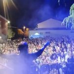 VLADO KALEMBER I SREBRNA KRILA NAPRAVILI SPEKTAKL NA FUŽIJADI! Kanfanarska Placa pjevala uz hit „Ana“, SVE KRCATO – NOĆ ZA PAMĆENJE!